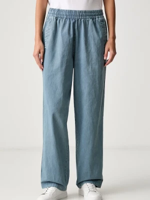 Puma jeansy relaxed fit damskie FUTURE ARCHIVE turkusowy