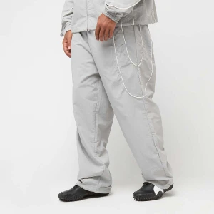 PUMA Pumatech-X Relaxed Track Pant Woven mężczyźni Spodnie dresowe szary rozmiar Odzież