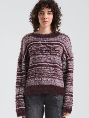 Puszysty sweter QS czerwony