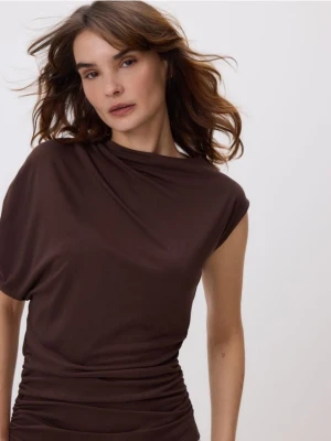 Reserved - Asymetryczna bluzka - ciemnobrązowy