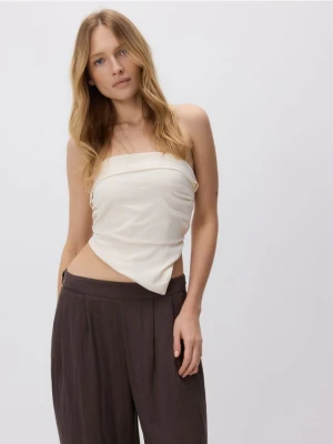 Reserved - Asymetryczny top z wiskozy - kremowy