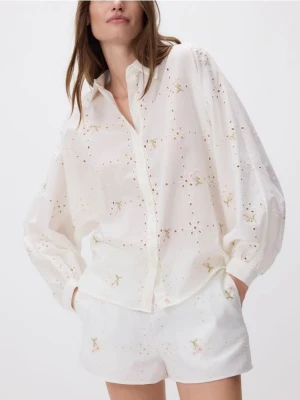 Reserved - Ażurowa koszula z haftem - biały