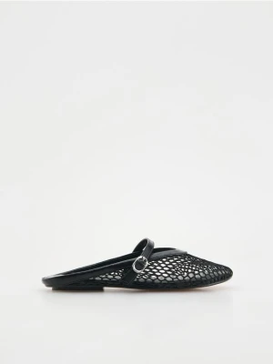 Reserved - Ażurowe mule z paskiem - czarny