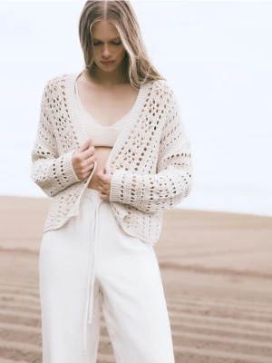 Reserved - Ażurowy kardigan - kremowy