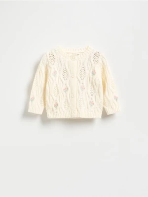 Reserved - Ażurowy kardigan z haftem - złamana biel