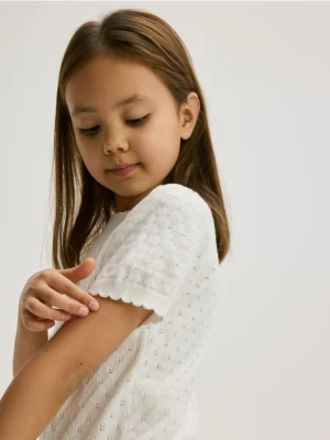 Reserved - Ażurowy sweter z krótkim rękawem - złamana biel