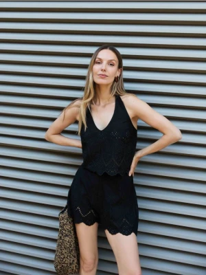 Reserved - Ażurowy top z wiązaniem - czarny