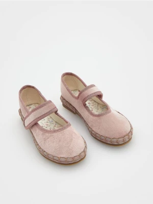 Reserved - Baleriny z imitacji zamszu - kremowy