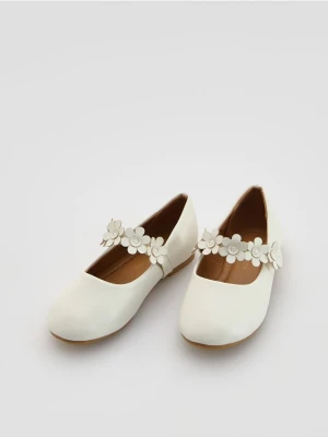 Reserved - Baleriny z kwiatowym zdobieniem - biały