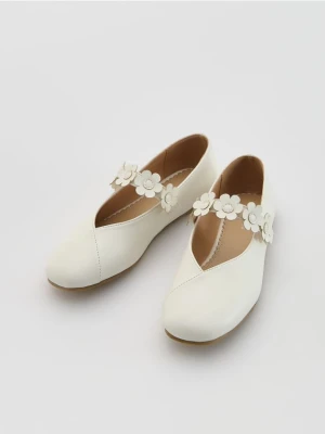 Reserved - Baleriny z kwiatowym zdobieniem - biały