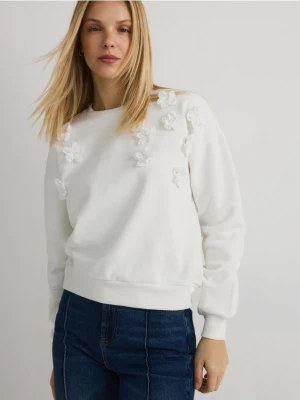 Reserved - Bawełniana bluza z aplikacją - kremowy
