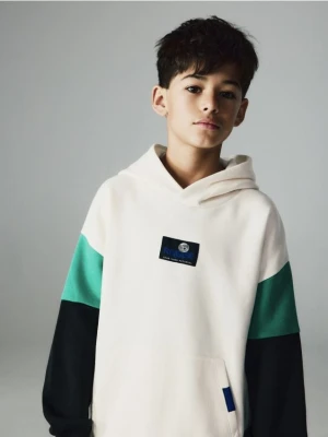 Reserved - Bawełniana bluza z kapturem - złamana biel