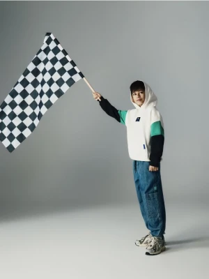 Reserved - Bawełniana bluza z kapturem - złamana biel