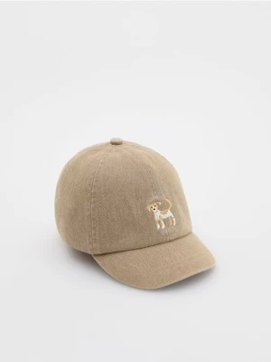 Reserved - Bawełniana czapka z haftem - złamana biel