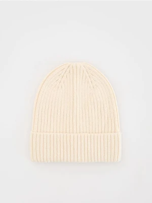 Reserved - Bawełniana czapka - złamana biel