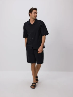 Reserved - Bawełniana koszula comfort fit - czarny