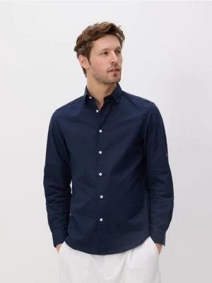 Reserved - Bawełniana koszula regular fit - granatowy