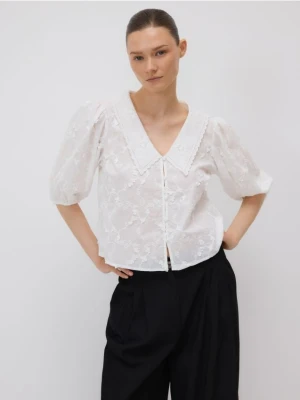 Reserved - Bawełniana koszula z haftem - biały