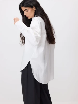 Reserved - Bawełniana koszula z szerokimi mankietami - biały