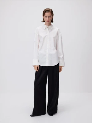 Reserved - Bawełniana koszula - złamana biel