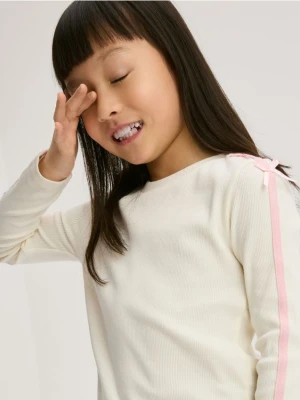 Reserved - Bawełniana koszulka z lampasami - złamana biel