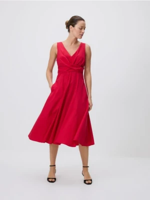 Reserved - Bawełniana sukienka midi - czerwony