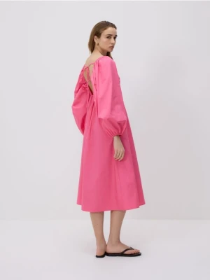 Reserved - Bawełniana sukienka midi - intensywny róż