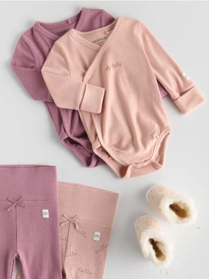 Reserved - Bawełniane body z haftem - brudny róż