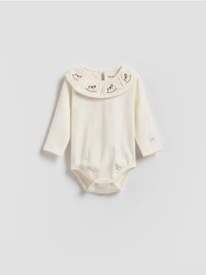 Reserved - Bawełniane body z haftem - złamana biel