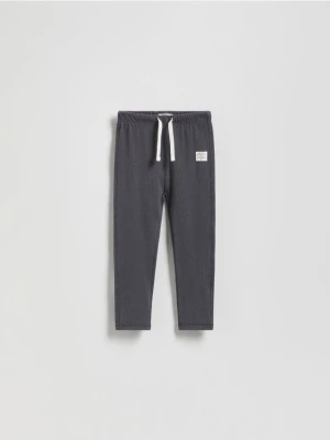 Reserved - Bawełniane legginsy z naszywką - ciemnoszary