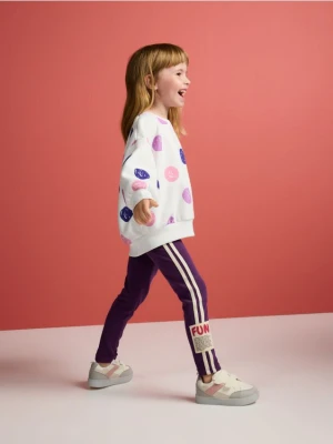 Reserved - Bawełniane legginsy z naszywką - fioletowy