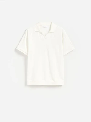 Reserved - Bawełniane polo comfort fit - złamana biel