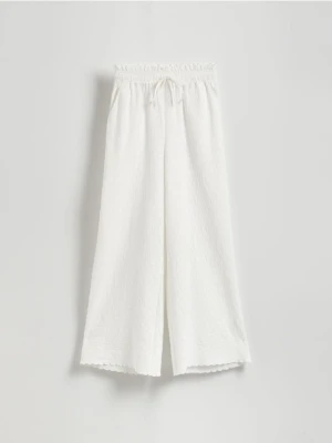 Reserved - Bawełniane spodnie - biały