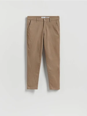 Reserved - Bawełniane spodnie chino slim - beżowy
