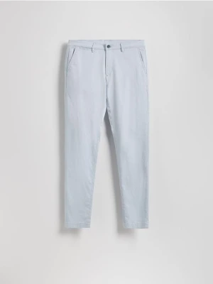 Reserved - Bawełniane spodnie chino slim - jasnoniebieski