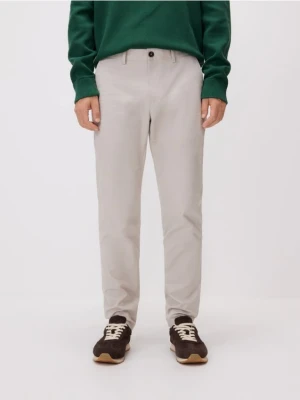 Reserved - Bawełniane spodnie chino slim - jasnoszary