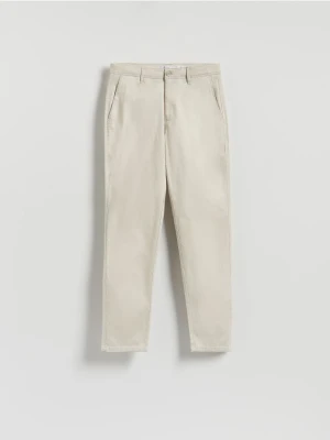 Reserved - Bawełniane spodnie chino slim - kremowy