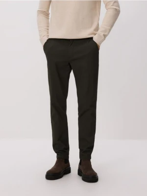 Reserved - Bawełniane spodnie chino slim - zielony