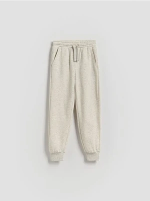 Reserved - Bawełniane spodnie jogger - beżowy