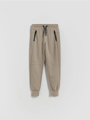 Reserved - Bawełniane spodnie jogger - beżowy
