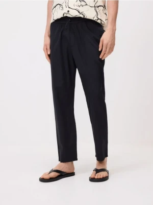 Reserved - Bawełniane spodnie jogger - czarny