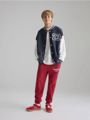 Reserved - Bawełniane spodnie jogger - czerwony