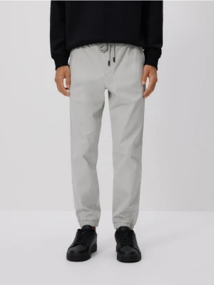 Reserved - Bawełniane spodnie jogger - jasnoszary