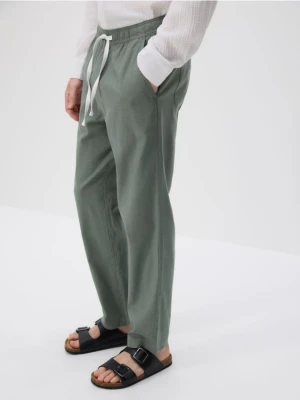 Reserved - Bawełniane spodnie jogger - jasnozielony