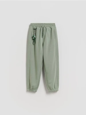 Reserved - Bawełniane spodnie jogger - jasnozielony