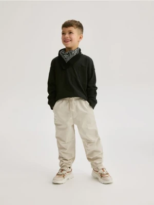 Reserved - Bawełniane spodnie jogger - kremowy