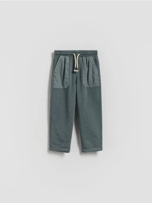 Reserved - Bawełniane spodnie - oliwkowy