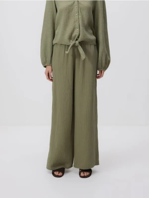 Reserved - Bawełniane spodnie - oliwkowy