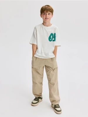 Reserved - Bawełniane spodnie parachute - beżowy