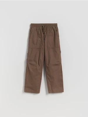 Reserved - Bawełniane spodnie parachute - ciemnobrązowy
